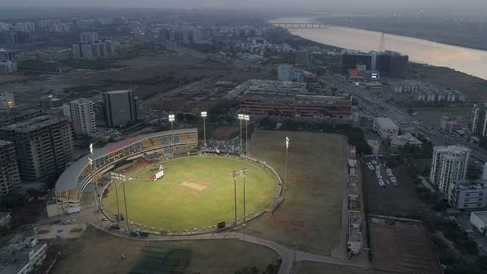 সুরাতের লালভাই কনট্রাক্টর স্টেডিয়াম। এই মাঠেই ধোনিরা আইপিএল প্রস্তুতি সারবেন।