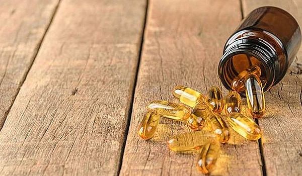 মাটির নীচে দীর্ঘ দিন বন্দি। শরীরে জলের পরিমাণ ঠিক রাখতে আগেই ওআরএস পাঠানো হয়েছে। পাশাপাশি এনার্জি ড্রিঙ্কস, ভিটামিন, চোখের ড্রপও পাঠানো হয়েছে।