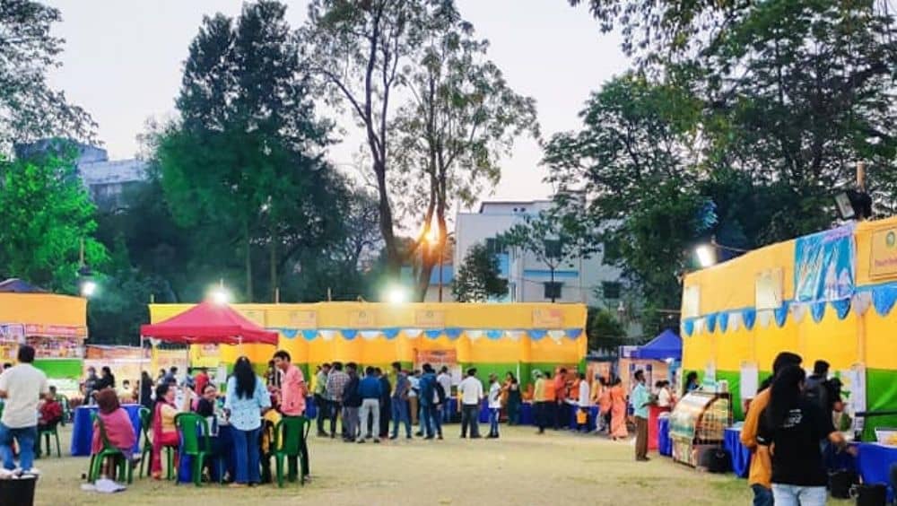 খাদ্যমেলা যে কোনও খাদ্যপ্রেমীদের কাছেই যেন স্বর্গের সমান। তবে দক্ষিণ কলকাতার গড়িয়াহাট ট্রায়াঙ্গুলার পার্কের এই খাদ্যমেলা, ধরনে একটু আলাদা।