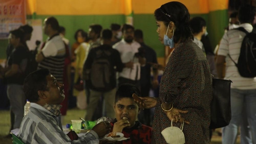 শুধু জিভে জল আনা একরাশ পদই নয়, খাদ্যমেলায় রয়েছে একাধিক আকর্ষণও। যে কারণে প্রথম দিন থেকেই বেশ ভাল ভিড় দেখা গিয়েছে মেলা প্রাঙ্গনে। 