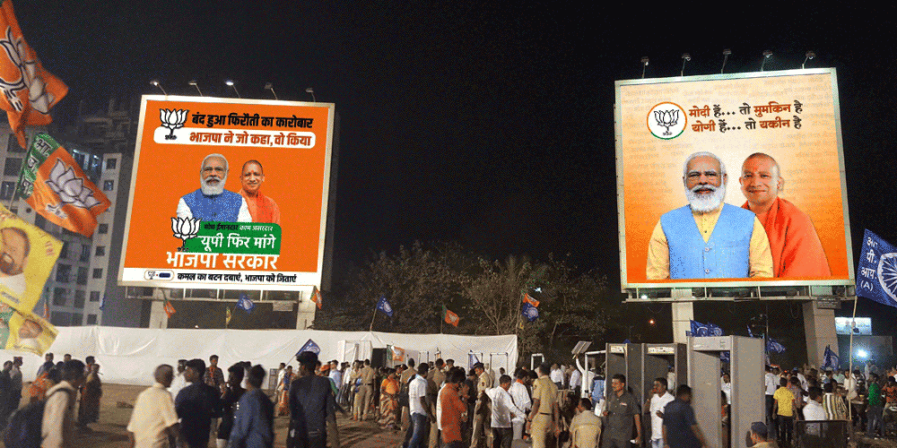 দলের দুই ‘হিন্দু মুখ’-কে পোস্টারে, হোর্ডিংয়ে উত্তরপ্রদেশ জুড়ে ছড়িয়ে দিয়েছে বিজেপি। 