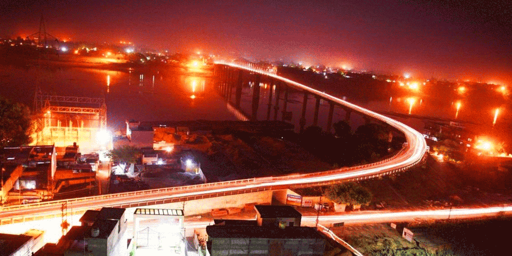 বারাণসীর পরিকাঠামো উন্নয়নে সবচেয়ে বেশি জোর দিয়েছেন মোদী।