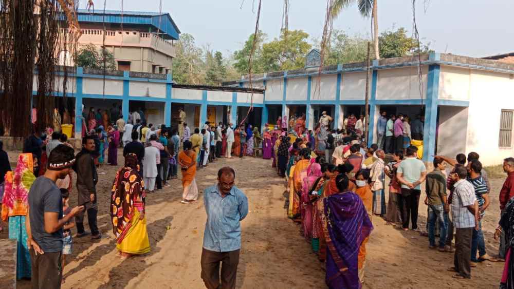 সরাসরি: বিরোধী এজেন্ট, প্রার্থীদের মারধরের অভিযোগ, পুড়ল ক্যাম্প অফিসও