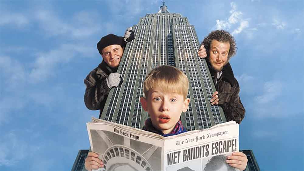 এ ক্ষেত্রে ১৯৯০ সালের ‘হোম অ্যালোন’ সিনেমার উদাহরণ টেনে এনেছেন স্পেনসার। তিনি বলেন, ‘‘ঠিক যেমন ‘হোম অ্যালোন’ ছবিতে হয়েছিল। বাড়িতে একলা হয়ে যাওয়ার পর শত্রুপক্ষকে একের পর এক ফাঁদ পেতে ঘায়েল করেছিল এক নিরস্ত্র নাবালক।’’ 