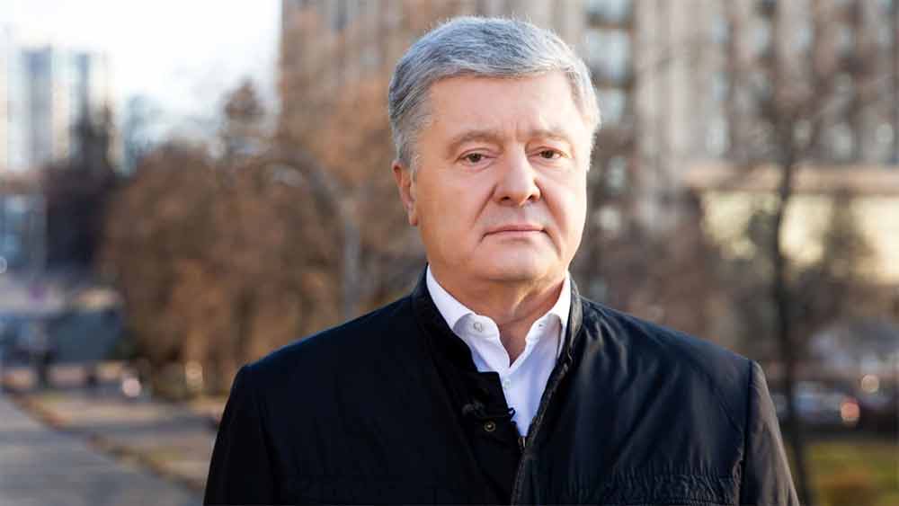 ইউক্রেনীয় ‘নায়কে’র অস্তিত্ব নিয়ে প্রশ্ন উঠলেও তাঁকে বাহবা দিয়েছেন দেশের প্রাক্তন প্রেসিডেন্ট পেত্রো পোরোশেঙ্কো। শুক্রবার ওই ভিডিয়োটি তিনিও শেয়ার করেছেন। সঙ্গে লিখেছেন, ‘দারুণ স্পিড অ্যান্ড হ্যাপি হান্টিং!’ সেই সঙ্গে তাঁর আশা, ‘ঘোস্ট অব কিভের মতো শক্তিশালী রক্ষক থাকলে ইউক্রেন অবশ্যই যুদ্ধে জিতবে!’