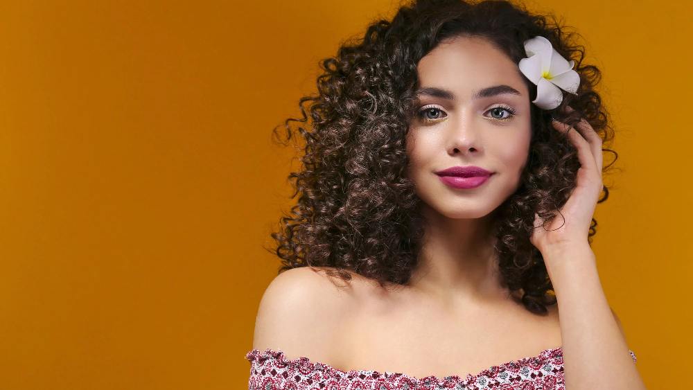 How to take care of your hair while humidity increases in the city dgtl