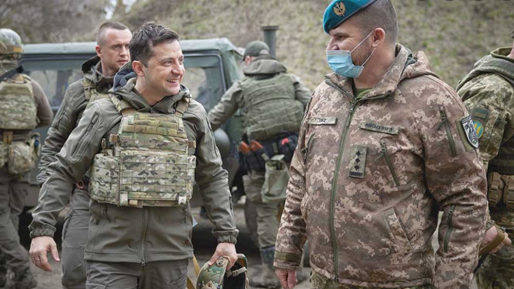 সেনার উর্দিতে ইউক্রেনের প্রেসিডেন্ট।