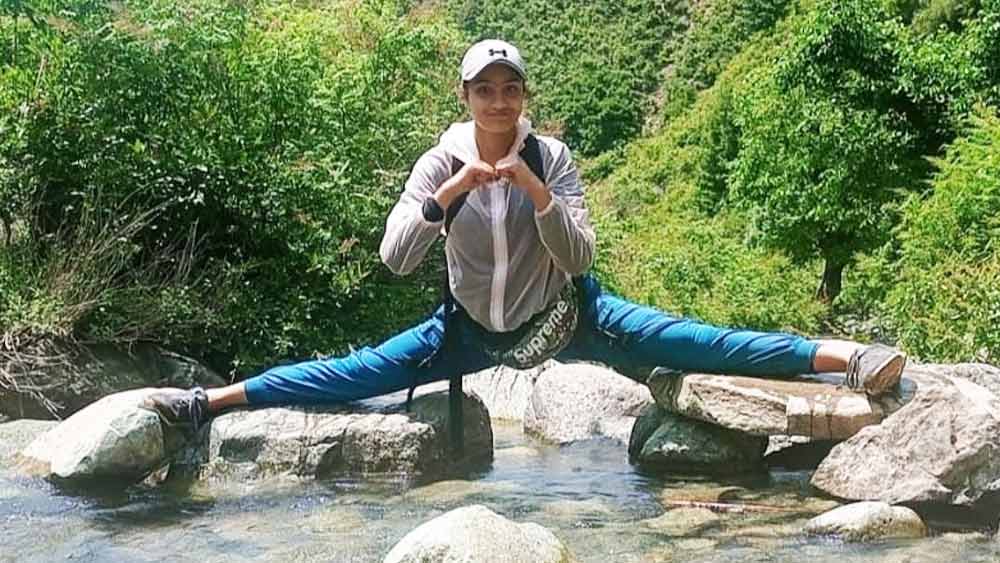 মস্কোতে প্রতিযোগিতায় যাওয়ার আগে জুনিয়র জাতীয় উশু প্রতিযোগিতায় সোনা জেতে সাদিয়া। তার পরেই উশু অ্যাসোসিয়েশন অব ইন্ডিয়ার টেকনিক্যাল কমিটি তাকে মস্কোতে পাঠায়।