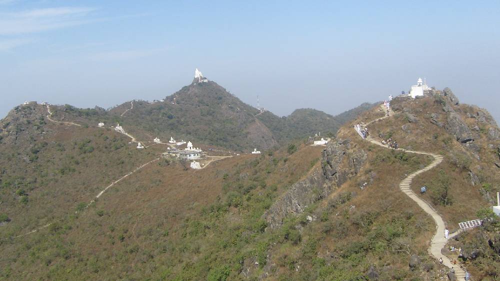  চারদিকে পাহাড়ে ঘেরা এই জেলার সৌন্দর্যে মুগ্ধ হবেন আপনিও।