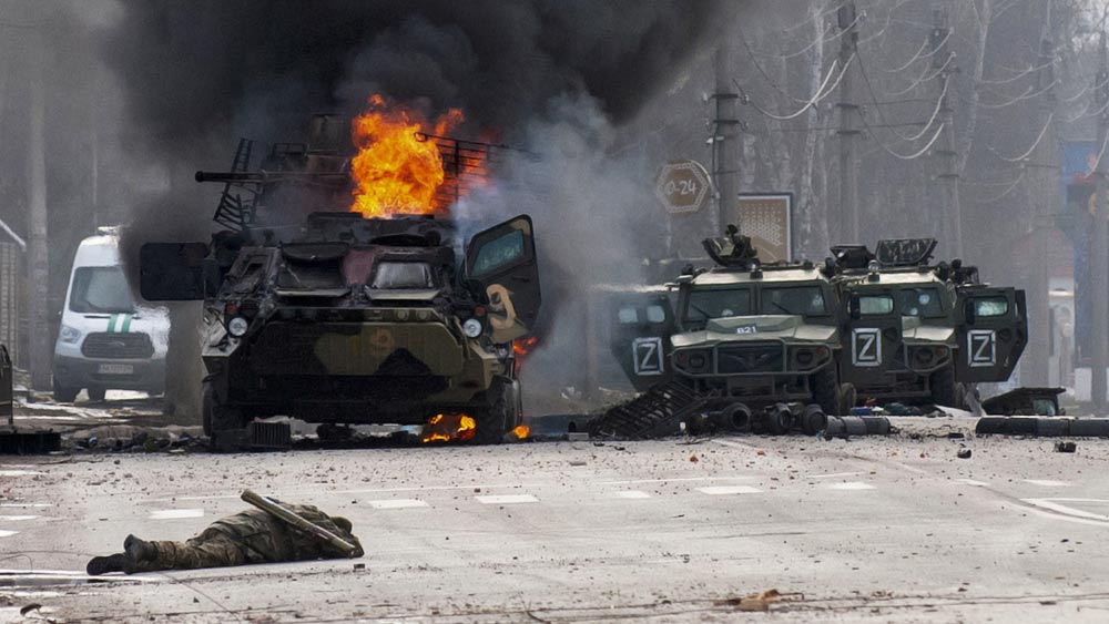 টানা চার দিনের মস্কো আগ্রাসনের মুখে পড়ে বিপর্যস্ত কিভ। বৃহস্পতিবার থেকে শুরু হওয়া এই সঙ্ঘাতে ক্ষতিগ্রস্ত দু’পক্ষই। কিন্তু রাশিয়ার থেকে ইউক্রেনের ক্ষতির পরিমাণ অনেক বেশি। মানুষ তো বটেই, রাশিয়ার মুহুর্মুহু আঘাতে বলি ইউক্রেনের অনেক স্থাপত্য-সম্পত্তিও। তার মধ্যে গুরুত্বপূর্ণ ইউক্রেনের কাছে থাকা বিশ্বের সবচেয়ে বড় বিমান। 