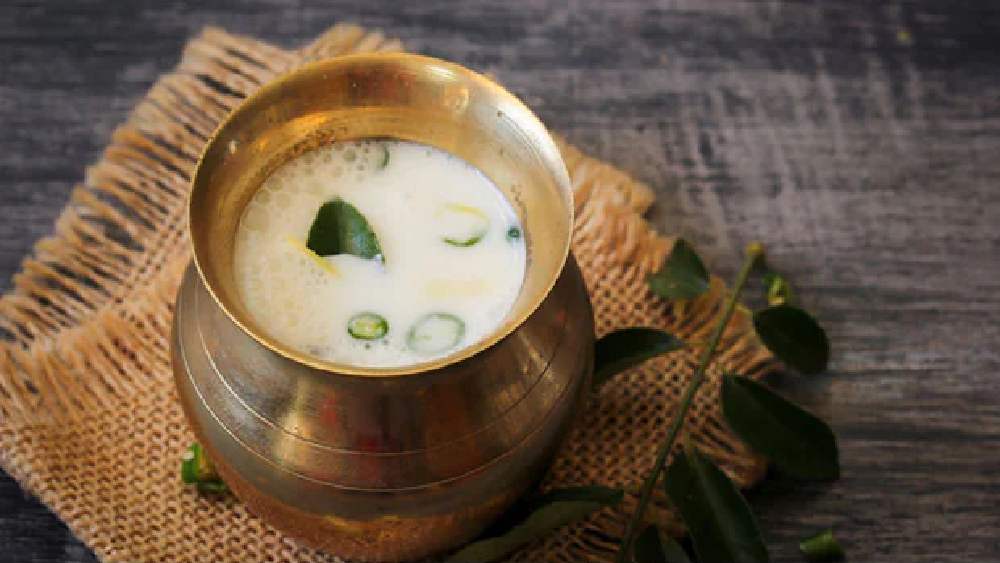 এ সময়ে নিয়ম করে খেতে পারেন এক গ্লাস দইয়ের ঘোল। শরীর ঠান্ডা হবে। 