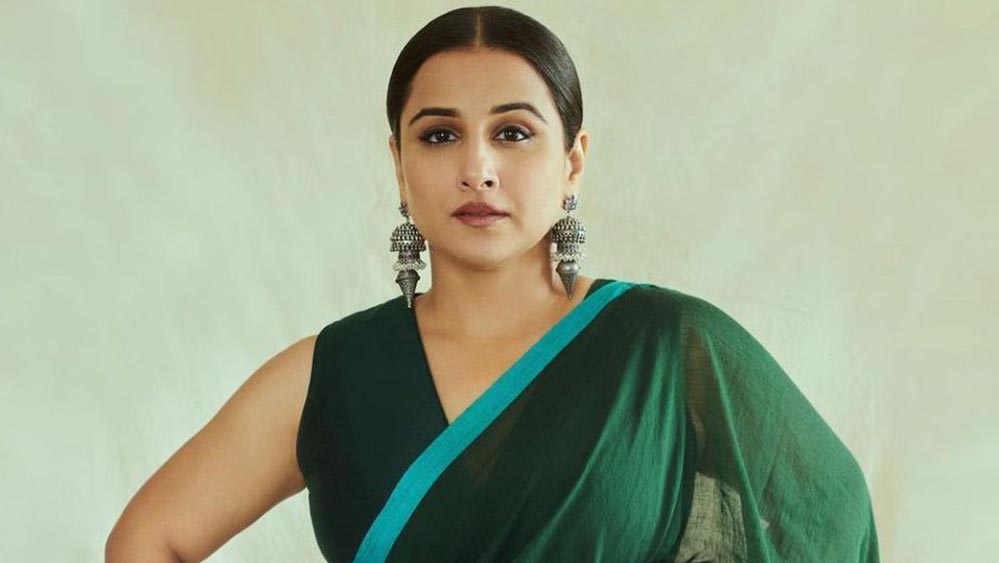 এত সম্মান, যশ, অর্থ, খ্যাতি, প্রতিপত্তি কি বিদ্যার অতীত অপমান ভোলাতে পেরেছে? উত্তর বিদ্যার কাছে। তবে একটি ক্ষত বোধহয় আজীবন থেকে যাবে তাঁর মনে। ‘দ্য ডার্টি পিকচার’-এ অভিনয় করার সময় শাহিদ কপূর তাঁর শরীর নিয়ে প্রকাশ্যে ব্যঙ্গ করেছিলেন। বিদ্যার ভারী শরীরের জন্য তাঁদের প্রেমও টেকেনি! এক মাত্র এই আঘাতেই নাকি নায়িকা ভেঙে চুরমার হয়ে গিয়েছিলেন। সেই অভিমানেই কি নিজের শরীরের প্রতি আর কোনও দিনই বাড়তি যত্ন নেননি?