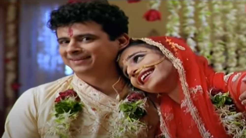 প্রদীপ সরকারের দুটো মিউজিক ভিডিয়োর মুখ ছিলেন বিদ্যা। একটির গায়ক পলাশ সেন। অন্যটি, শুভা মুদ্গল। ভিডিয়ো দু’টি সেই সময়ে সাড়া ফেলে দিয়েছিল। একটু একটু করে অন্য পরিচালকদের চোখেও রং ছড়াচ্ছিল নায়িকার অভিনয়। তার পরেও ভয়ে কেউ ডাকতে পারছিলেন না তাঁকে। কারণ, দক্ষিণী দুনিয়ায় তাঁর ২৫টি ছবি হাতছাড়া হওয়ার ঘটনা যে সবার জানা।