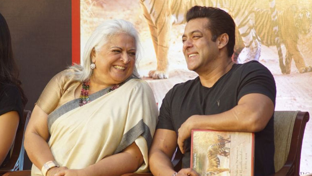 অভিনয়ের ঝোঁক বরাবরই ছিল। ফলে ২০০৩ সালে রাজস্থান বিধানসভা নির্বাচনে পরাজিত হওয়ার পর এই কংগ্রেসি নেত্রীর বলিউডে কাজের সুযোগ হারাননি। ‘ম্যায়নে প্যায়ার কিঁউ কিয়া’ ফিল্মে সলমনের মায়ের চরিত্রে বলিউডে অভিষেক ঘটেছিল বীণার। ডেভিড ধওয়নের ওই ফিল্মের পর ‘গড তুস্‌সি গ্রেট হো’, ‘নান্‌হে জয়সলমের’, ‘দুলহা মিল গয়া’, ‘সালাম-ই-ইশ্ক: আ ট্রিবিউট টু লভ’, ‘জানিসার’— অভিনয় করেছেন বীণা।