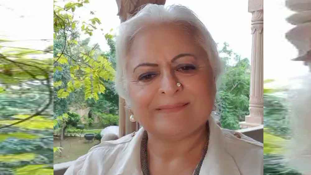 কংগ্রেস সরকারের গুরুত্বপূর্ণ দফতর সামলালেও ২০০৩ সালে নির্বাচনে হেরে যাওয়ার পর সুমেরপুর আসনে বীণাকে টিকিট দিতে রাজি হননি প্রদেশ কংগ্রেস নেতৃত্ব। সে সময়ই বীণার কাছে অভাবনীয় সুযোগ আসে।