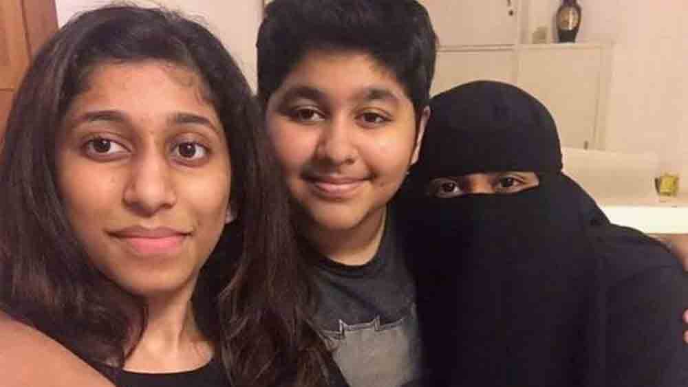 ১৯৯৬ সালের ২৮ জুলাই চেন্নাইয়ে জন্ম খতিজার। রহমানের মেয়ে হওয়ার সুবাদে ছোটবেলা কেটেছে সঙ্গীতের আবহে। প্রথাগত পড়াশোনার শেষ করে সঙ্গীতকেই পেশা হিসেবে বেছে নিয়েছেন খতিজা। জানিয়েছেন, ছোট থেকে বাবার সঙ্গে কাজ করাটা তাঁর স্বপ্ন ছিল।