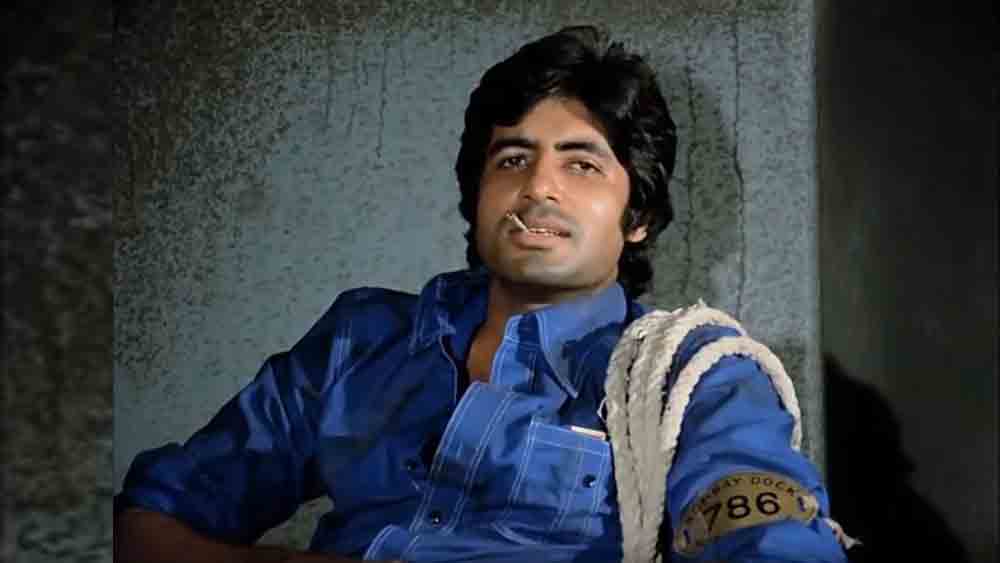 আর পাঁচটা কমবয়সির মতোই ২৩ বছরের খতিজার পছন্দের তালিকায় রয়েছেন রজনীকান্ত, শাহরুখ খান। এবং অবশ্যই অমিতাভ বচ্চন। আর বলিউডের নায়িকা হিসেবে কঙ্গনা রানাবত এবং আলিয়া ভট্টকে বেশ লাগে তাঁর। মা-বাবার সঙ্গে দুবাই ঘোরাও খতিজার ভাললাগার তালিকায় রয়েছে।