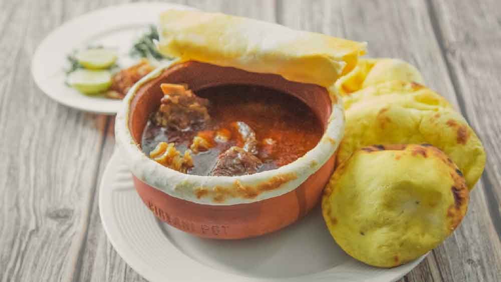 নালি নিহারি এবং তফ্তন( আওয়াধি রুটি)।