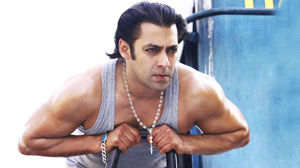 ব্রেসলেটের পাথরটি নিয়ে একটি বদ্ধমূল ধারণাও রয়েছেন সলমনের। তাঁর দাবি, ‘‘সমস্ত নেতিবাচক মনোভাব বুঝে নেয় ফিরোজা।’’ পাশাপাশি আরও একটি দাবি করেছেন তিনি। বলিউডের সুপারস্টারের কথায়, ‘‘প্রত্যেক বার অশুভ কিছুর মুখোমুখি হলে তা বুঝতে পারে ফিরোজা।’’