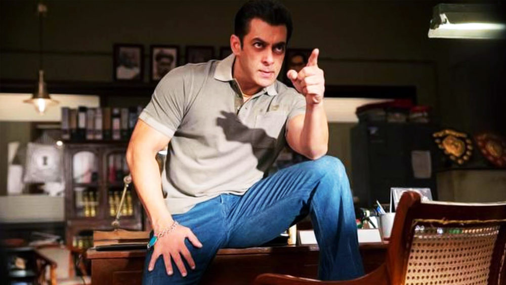 সলমন জানিয়েছেন, বেশ কয়েক বার তাঁর ব্রেসলেটের পাথরে চিড় ধরে গিয়েছে। তা যে অশুভ ঘটনার ইঙ্গিত, তা-ও মনে করেন সলমন। সেই সঙ্গে তাঁর দাবি, ‘‘নেতিবাচক কোনও কিছু আমার দিকে ধেয়ে এলে এই পাথর তা আটকে দেয়। পাথরের শিরায় সেই অশুভ শক্তিকে শুষে নেয় ফিরোজা। সে কারণেই তাতে চিড় ধরে যায়।’’ 