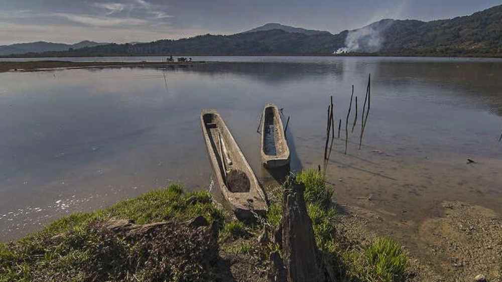 মায়ানমারের গা-ঘেঁষা অরুণাচলের নায়াং ইয়াং হ্রদ ঘিরে ছড়িয়ে রয়েছে হাজারো গল্পকথা। যদিও অনেকেই তা গল্পকথা বলে বিশ্বাস করেন না। তাঁদের দাবি, এ হ্রদের কাছেপিঠে গেলেই নাকি ‘হারিয়ে যান’ সকলে। সেখান থেকে নাকি আজ পর্যন্ত ঘরে ফিরে আসতে পারেননি কেউ!