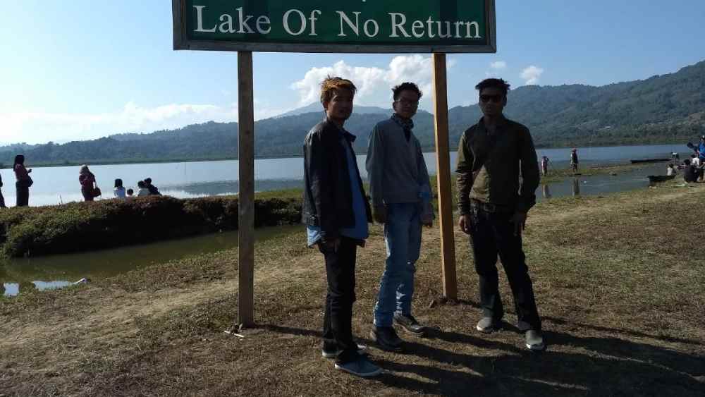 অনেকে বলেন, ভারতের রহস্যেঘেরা পর্যটনস্থলের অন্যতম অরুণাচলের ‘লেক অব নো রিটার্ন’ বা নায়াং ইয়াং হ্রদ। চাংলাং জেলার এই হ্রদের একাংশের বিস্তার ঘটেছে মায়ানমারের পানসাও এলাকেতেও। মায়ানমারের সীমানা ঘেঁষা ওই ছোট অঞ্চলে টাংগাস উপজাতির বসবাস।