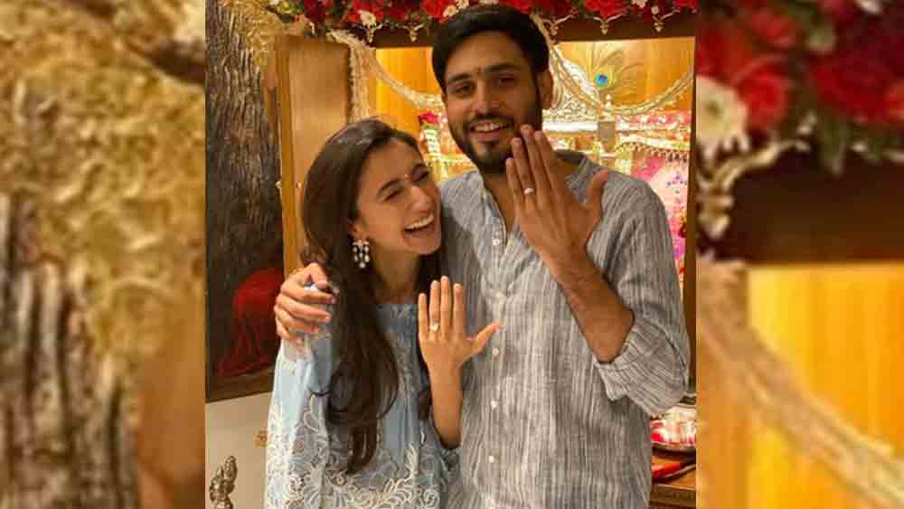 কবে বাগদান পর্ব সারলেন অম্বানী পরিবারের নয়া জুটি? তা অবশ্য খোলসা করেননি পরিবারের ঘনিষ্ঠরা। তবে তাতে যে কাছের মানুষরাই ছিলেন সে কথা জানিয়েছেন তাঁরা। 