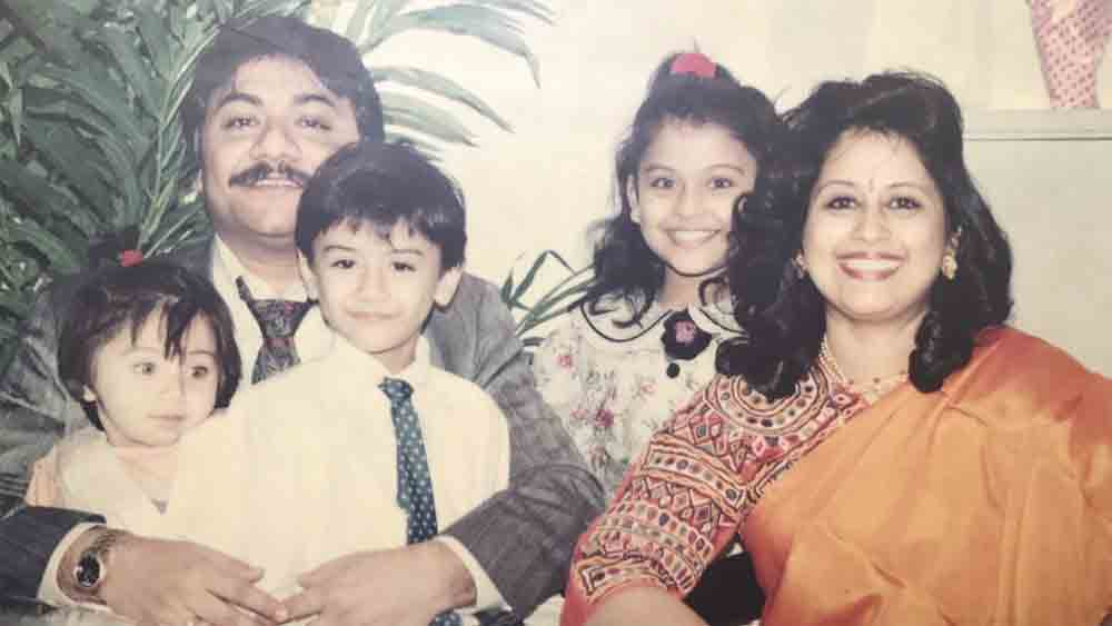 তেমন একটা শিরোনামে না এলেও কৃষ্ণার পেশাদার জীবন কম আকর্ষণীয় নয়। মুম্বইয়ে জন্ম। সে শহরেই বেড়ে ওঠা। তবে সমাজকর্মী হিসেবে বেশি শোরগোল না করেই একাধিক ক্ষেত্রে নিজের কাজ করে চলেছেন তিনি।