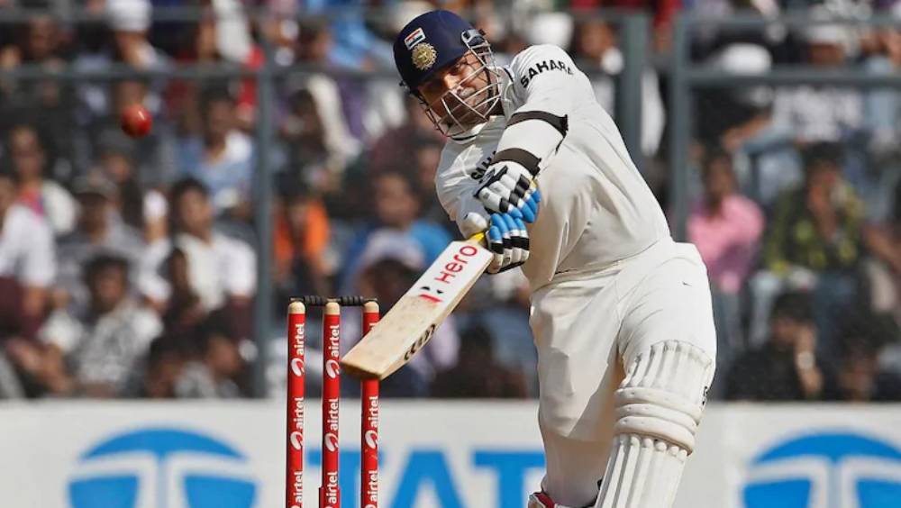 স্বমেজাজে থাকলে বিপক্ষের বোলারদের ব্যাট দিয়ে ‘খুন’ করতেন। নীল জার্সিতে ওপেন করতে নেমে দেশীয়দের মধ্যে প্রথম ট্রিপল সেঞ্চুরিও রয়েছে তাঁর ঝুলিতে। ভারতীয়দের মধ্যে এখনও পর্যন্ত টেস্টে দুটো ট্রিপল সেঞ্চুরির রেকর্ড রয়েছে তাঁরই দখলে। পাঁচ দিনের ক্রিকেট হোক বা ৫০ ওভারের খেলা অথবা টি-টোয়েন্টির ময়দান, বীরেন্দ্র সহবাগের বিধ্বংসী মেজাজে সব যেন একাকার মনে হত।