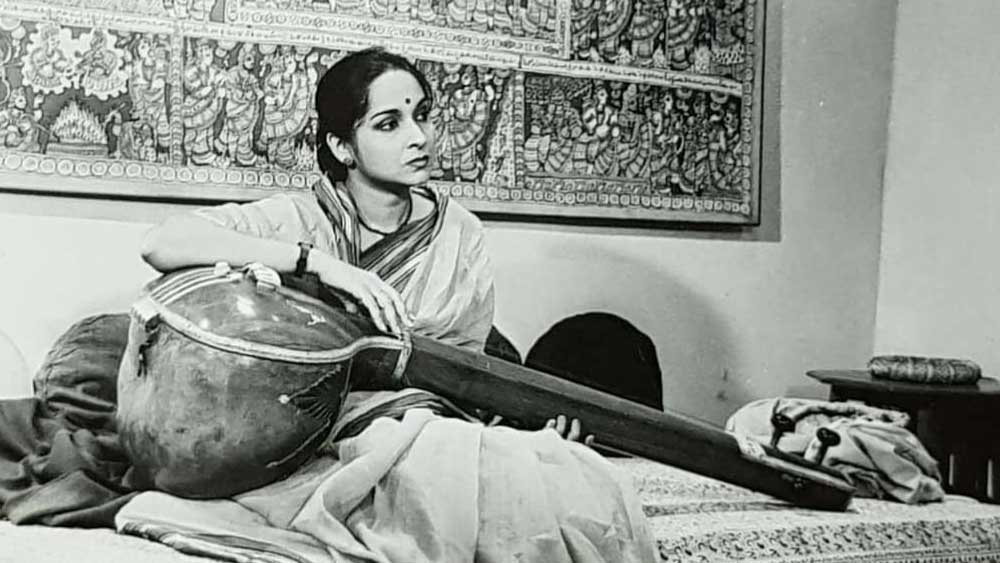 সেই মেয়ের পা মাটির সঙ্গেই এক মাত্র সহজ হল।