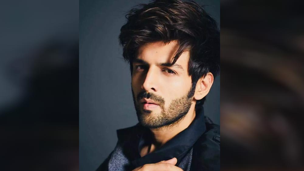 চুমুর দৃশ্যে কী হয়েছিল? লাজুক মুখে কার্তিক বলেছেন, ‘‘হয়তো মিষ্টি ইচ্ছে করেই একের পর এক ভুল করে যাচ্ছিল। তাই টেকের পর টেক নিতে হচ্ছিল।’’