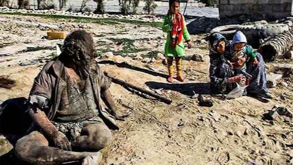 হাজির জীবনযাত্রা নিয়ে এখনই আবার বাঁকা মন্তব্য করতে শুরু করে দেবেন না যেন! স্নান না করা বা অপরিচ্ছন্ন থাকা ছাড়াও তাঁর খাদ্যাভ্যাসও বেশ ‘উদ্ভট’ মনে হতে পারে।