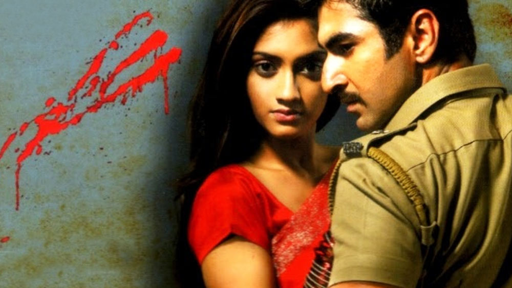  সেই সময়েই নাকি আয়নার সামনে নানা সাজে আসতেন নুসরত। ঘুরে ফিরে নিজেকে দেখতেন। তখন থেকেই কি অভিনয়ের ইচ্ছে ঘুমিয়ে ছিল তাঁর মনে?  ২০১০-এ তাঁর ফেয়ার ওয়ান মিস কলকাতা খেতাব জয় সে দিকেই ইঙ্গিত দেয়। তার পরেই তিনি অভিনয় দুনিয়ায় পা রাখেন। জিতের বিপরীতে রাজ চক্রবর্তীর ‘শত্রু’ তাঁর প্রথম ছবি।