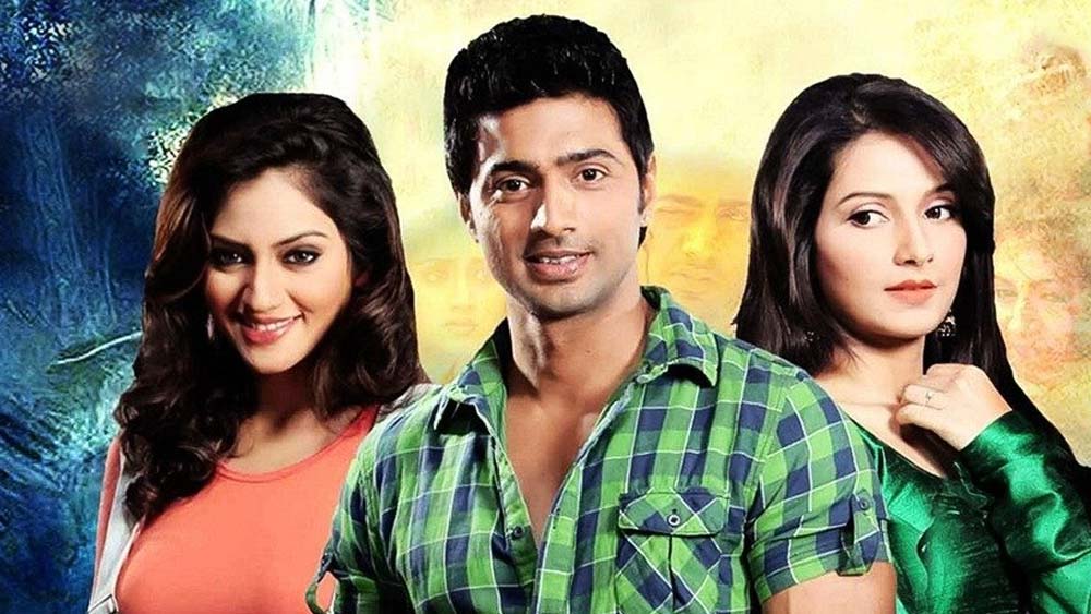  ছবি হিট। এই ছবির পরেই রুপোলি পর্দার সোনালি নায়িকা দীঘল, ভাসা ভাসা চোখের মেয়েটি। পরপর দু’বছর তাঁর ঝুলিতে ‘খোকা ৪২০’, ‘খিলাড়ি’, ‘পাওয়ার’, ‘যোদ্ধা’র মতো জনপ্রিয় ছবি। ২০১৭-য় আচমকা এই সাফল্যে ঝাঁকুনি। তাঁর সেই সময়ের প্রেমিক কাদের খান জড়িয়ে পড়েন পার্ক স্ট্রিট ধর্ষণ কাণ্ডে। 