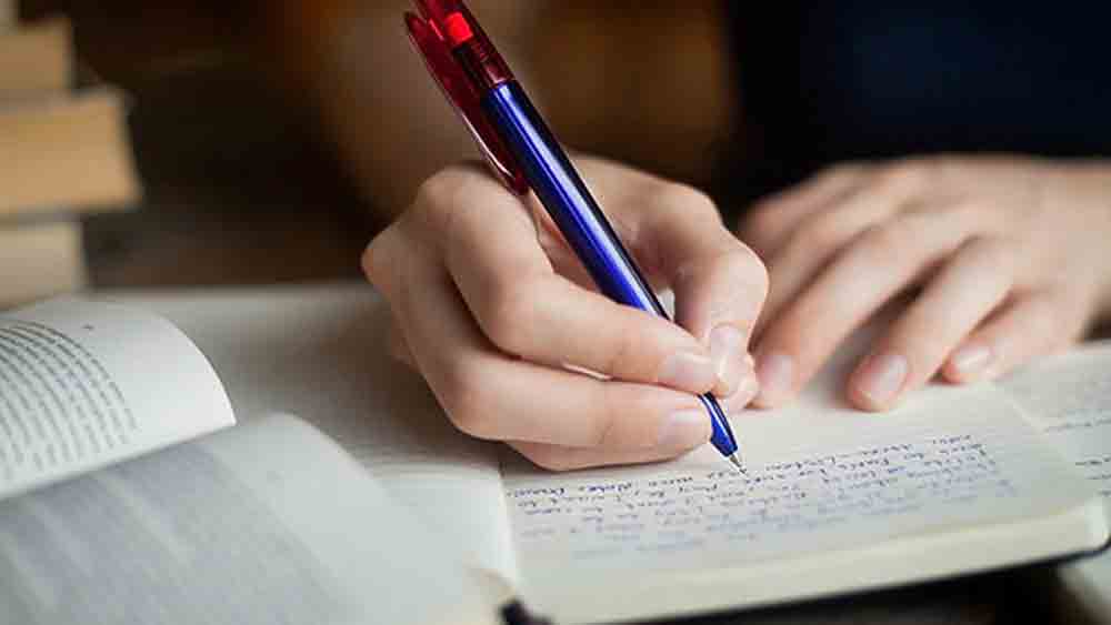 ডাক্তারি ছেড়ে এ বার ইউপিএসসি (সিভিল সার্ভিস) পরীক্ষার প্রস্তুতি শুরু করেন দর্পণ। তিনি জানিয়েছেন, পুলিশে চাকরি করার পিছনে তাঁর ঠাকুরদা নরেন্দ্র সিংহেরও ‘হাত’ ছিল। তাঁর অনুপ্রেরণাতেই ইউপিএসসি-র তোড়জোড় শুরু করেন। 