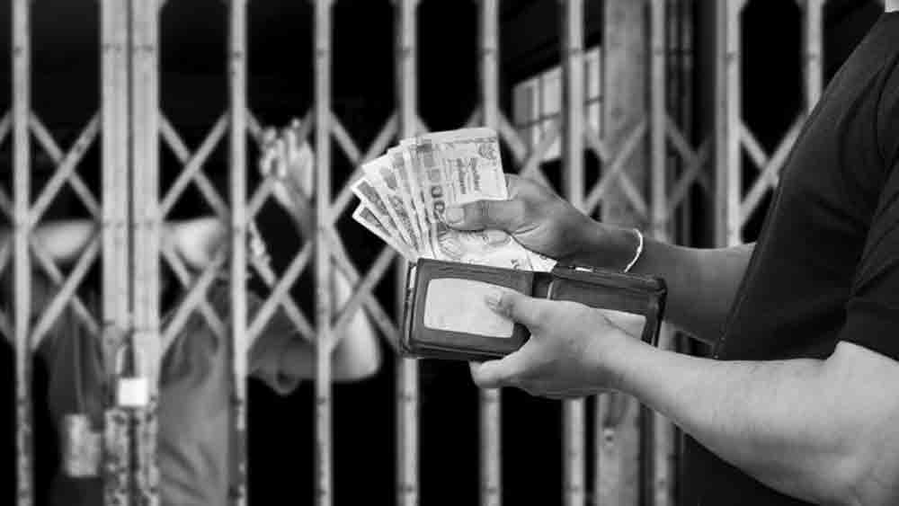 পাচারকারীদের হাত থেকে উদ্ধার হওয়া বহু মেয়ের জীবনের কাহিনি জানতে পারেন দর্পণ। সে সবই হয়েছিল শিক্ষানবিশ হিসেবে কাজ করার সময়— জানিয়েছেন তিনি।