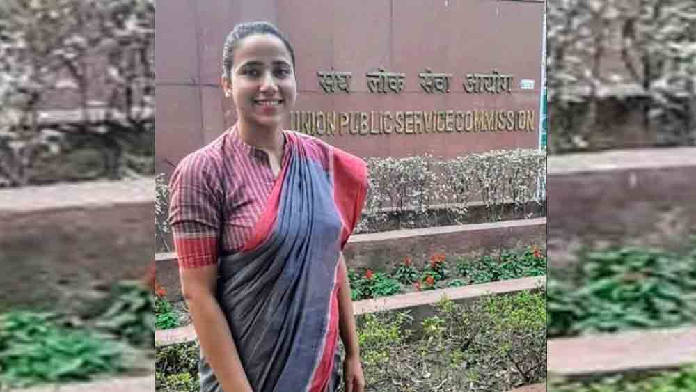 দর্পণের দাবি, শিক্ষানবিশ থাকাকালীনই পুলিশের উর্দি গায়ে চাপানোর গুরুত্ব উপলব্ধি করতে পারেন।