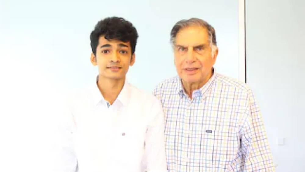 মোটোপজের মতোই আরও কয়েকটি স্বেচ্ছাসেবী সংগঠন রয়েছে শান্তনুর। তেমনই একটি চেষ্টার নাম ‘গুড ফেলা’। তাঁর আর রতনের মতোই বয়স্কদের সঙ্গে সমমনস্ক কমবয়সিদের জোড়ার ভাবনা। যাতে দু’পক্ষই ভাল থাকেন। একে অপরের সংস্পর্শে সমৃদ্ধ হন। 