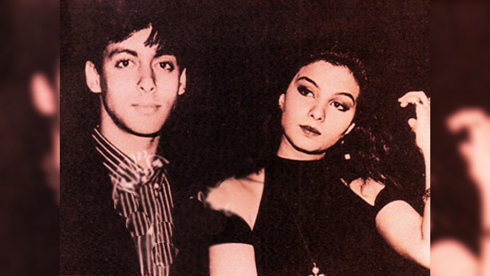 পাকিস্তানের নাগরিক সোমি এরপর সোজা মুম্বইয়ে চলে আসেন। সিনেমায় অভিনয়ের জন্য চেষ্টা করতে শুরু করেন। সুযোগও পেয়ে যান। ১৯৯১ থেকে ১৯৯৮ সালের মধ্যে বেশ কয়েকটি ছবি করেছিলেন সোমি। তার মধ্যে বেশ কয়েকটা ছবি ভাল ব্যবসাও করে। কিন্তু অভিনয় কখনওই সোমির লক্ষ্য ছিল না।