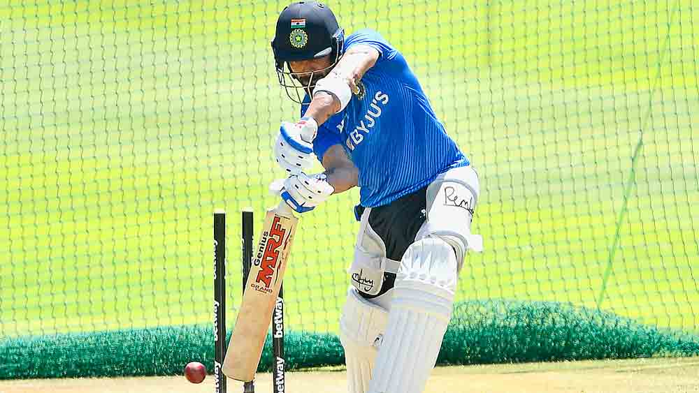 একাগ্র: নেটে ব্যাটিং মহড়ায় বিরাট। রবিবার। 