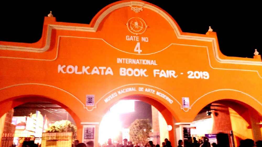 কলকাতা বইমেলা বিশ্বের বৃহত্তম অ-বাণিজ্যিক বইমেলা। কলকাতা বইমেলা এশিয়ার বৃহত্তম বইমেলা। ফ্রাঙ্কফুর্ট বইমেলা এবং লন্ডন বইমেলার পরে এটি বিশ্বের তৃতীয় বৃহত্তম বইমেলা।