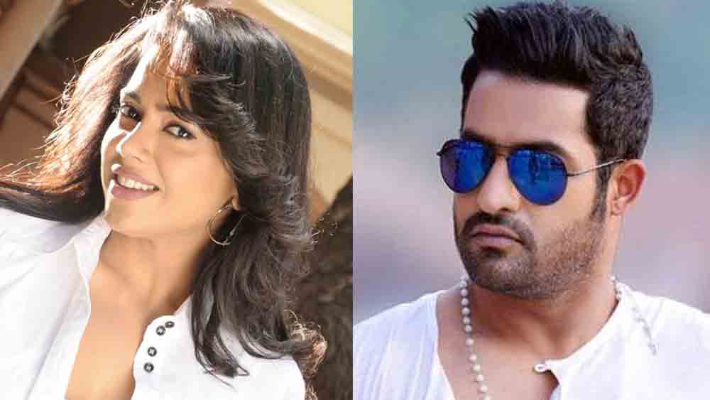 জুনিয়র এনটিআর-এর সঙ্গে তাঁর ‘সম্পর্ক’ নিয়েও মুখ খুলেছেন সমীরা। বলেছেন, ‘‘তেলুগু ফিল্মে আসার পর আমি কিছুই জানতাম না। তবে তিনি (জুনিয়র এনটিআর) আমাকে অনেক কিছু শিখিয়েছেন।’’