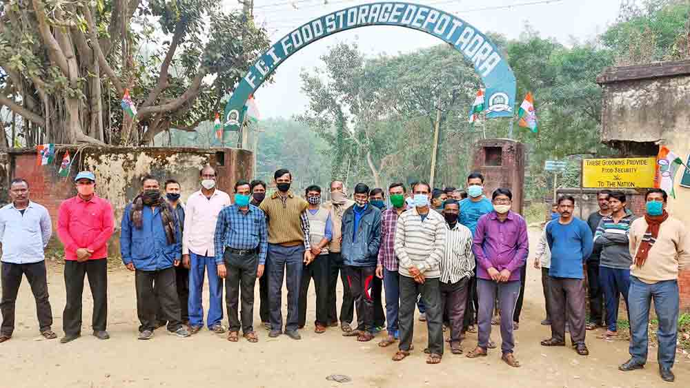Protest by security guard of FCI