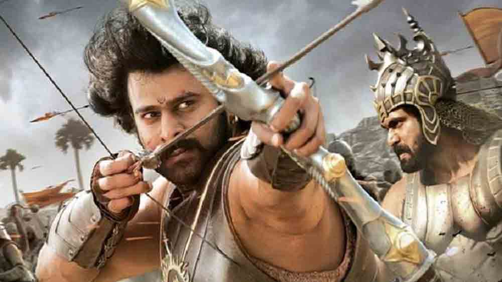 ‘বক্স অফিস ইন্ডিয়া’ নামে একটি ওয়েবসাইটের দাবি, ২০১৫ সালে দেশের ১৬০০সিনেমা হলে দেখানো হয়েছিল প্রভাসের ‘বাহুবলী: দ্য বিগিনিং’। এস এস রাজামৌলির ওই ফিল্মটি প্রথম সপ্তাহান্তেই ৩০ কোটি টাকার বেশি মুনাফা করেছিল।