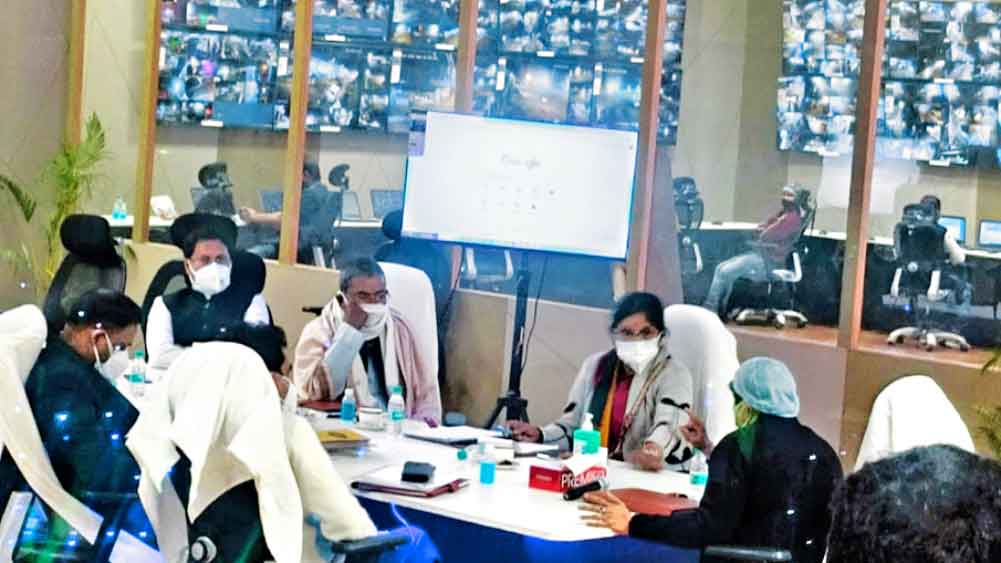 চলছে নজরদারি কমিটির বৈঠক। নিজস্ব চিত্র।