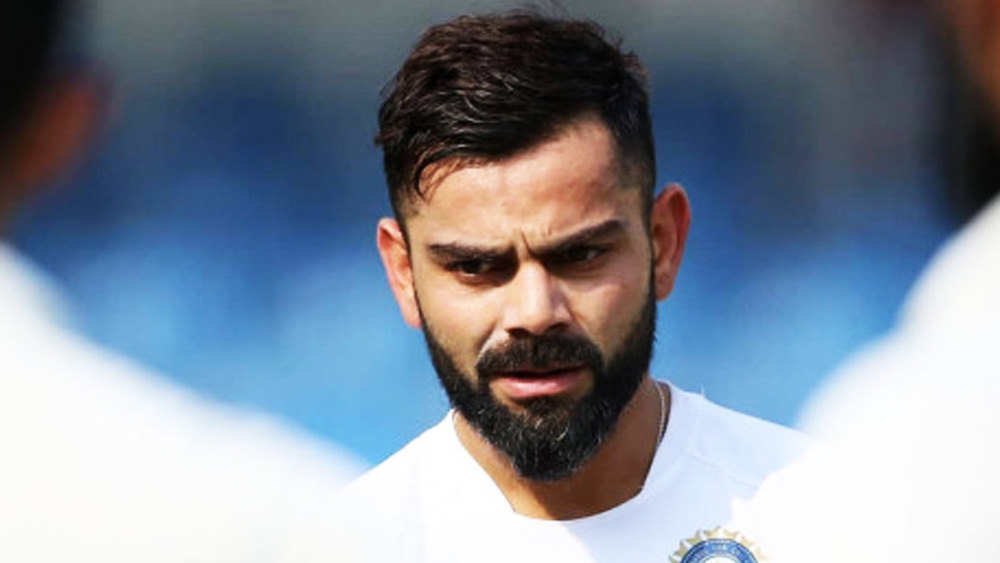 দেখে নেওয়া যাক, গত চার মাসে কী ভাবে একে একে তিন ঘরানার ক্রিকেটেই অধিনায়কত্ব হারাতে হয়েছে কোহলীকে।