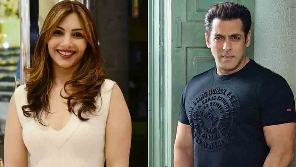 সোমি জানিয়েছেন, নেপালে তাঁদের ওই কথোপকথনের বছরখানেক পর সলমনের সঙ্গে সম্পর্কের সূত্রপাত। সালটা ১৯৯১। সে সময় সোমির বয়স মাত্র ১৭। নিজের থেকে প্রায় আট বছরের বড় সলমনের সঙ্গে সোমির ‘সম্পর্ক’ টিকেছিল ১৯৯৯ সাল পর্যন্ত। 