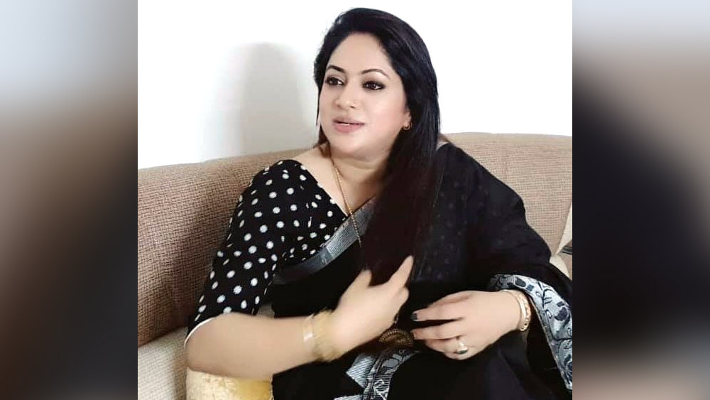 স্বামী ও দুই সন্তান নিয়ে রাইমা রাজধানীর গ্রিনরোড এলাকার থাকতেন। রবিবার সকালে তিনি বাড়ি থেকে বেরোন। সন্ধ্যাতেও বাড়ি না ফেরায় তাঁর মোবাইলে বারবার ফোন করেন পরিবারের লোকেরা। কিন্তু ফোন ছিল বন্ধ। রাতে কলাবাগান থানায় সাধারণ ডায়েরি করা হয়।