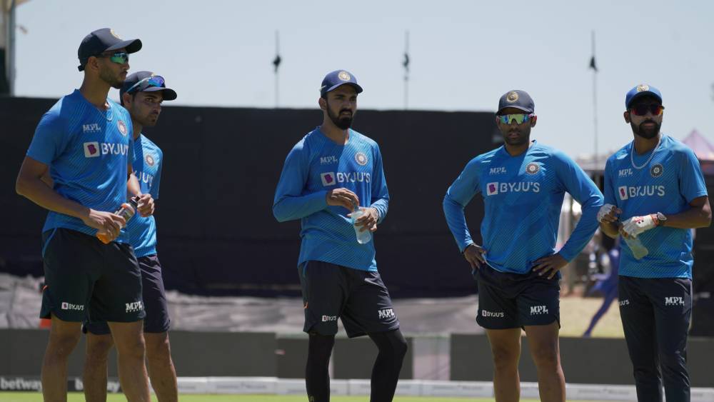 সরাসরি: টসে হেরে প্রথমে বল করবে ভারত, অভিষেক আয়ারের