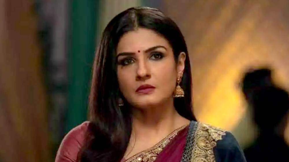 এই সম্পর্কের খবর নিয়ে তিনি যে বেশ অস্বস্তিতে তা-ও জানান রবিনা। তিনি বলেন, ‘‘বিশ্বাস করুন আমার সঙ্গে ওর কোনও সম্পর্ক নেই। আমি এই মুহূর্তে কাজে মন দিতে চাই।’’